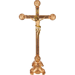 Cristo Pisa en pedestal con Evangelistas
